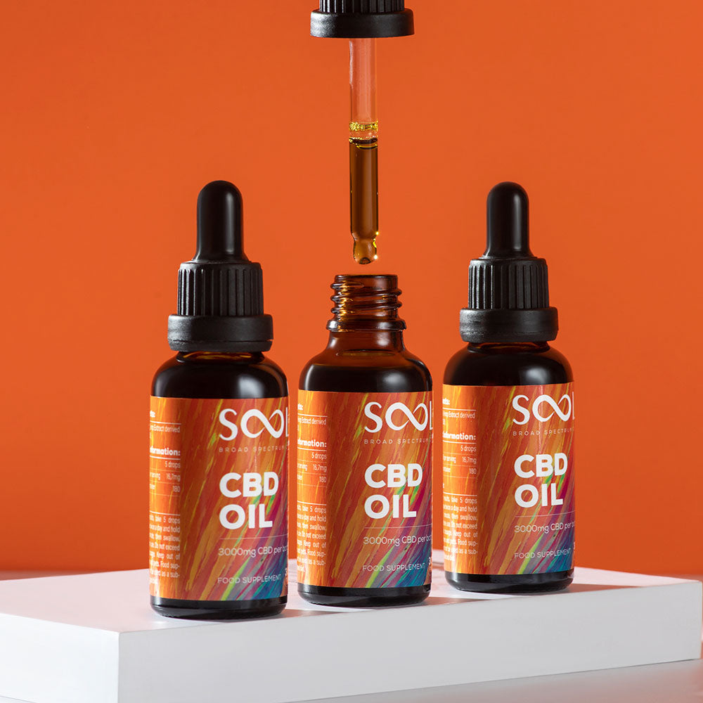 SOOL CBD Oil 3000mg Broad Spectrum - 10% CBD in use